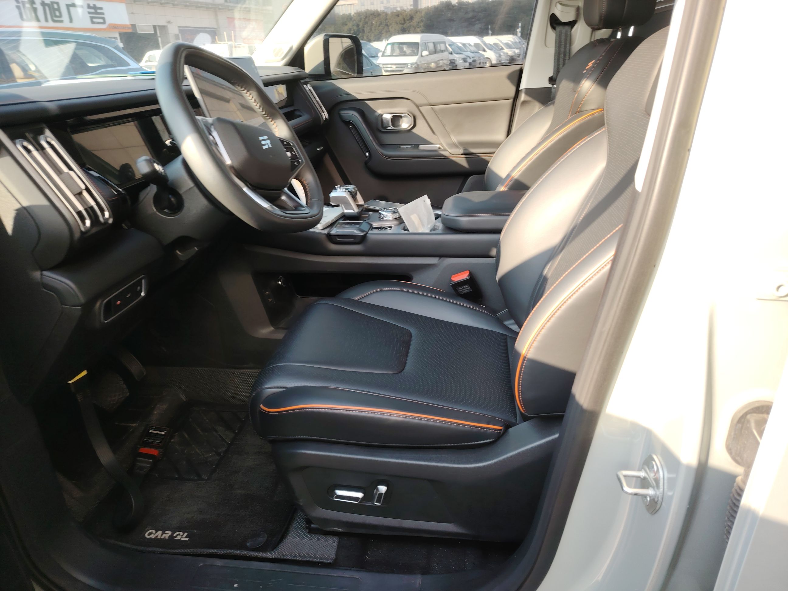 المقاعد الأمامية داخل السيارة