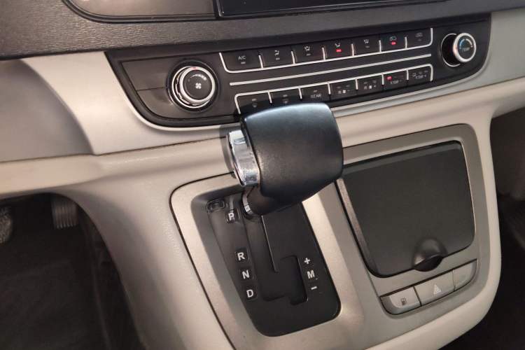 Used SAIC MAXUS G10 2015 2.0T Automatic Anniversary Edition