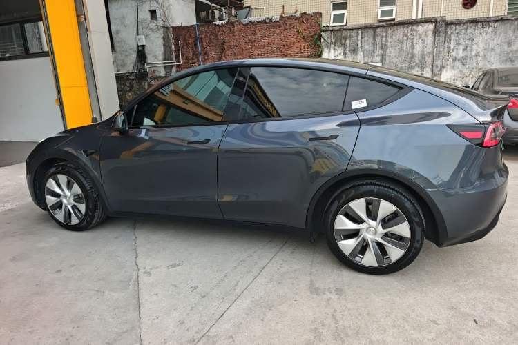 Used Tesla Model Y 2022 Long-Range All-Wheel-Drive Version