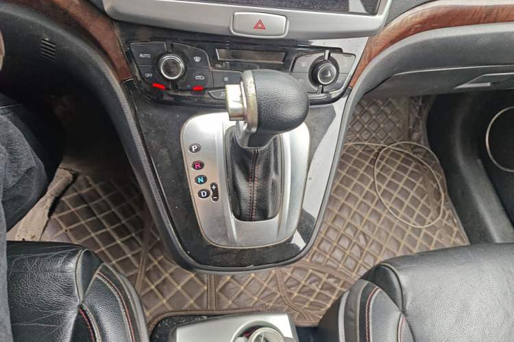 Used Haval H6 2014 Sports Edition 2.4L Automatic Prestige Model Gear Lever