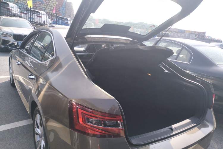 Used Skoda Superb 2016 TSI330 DSG Innovation Edition Trunk