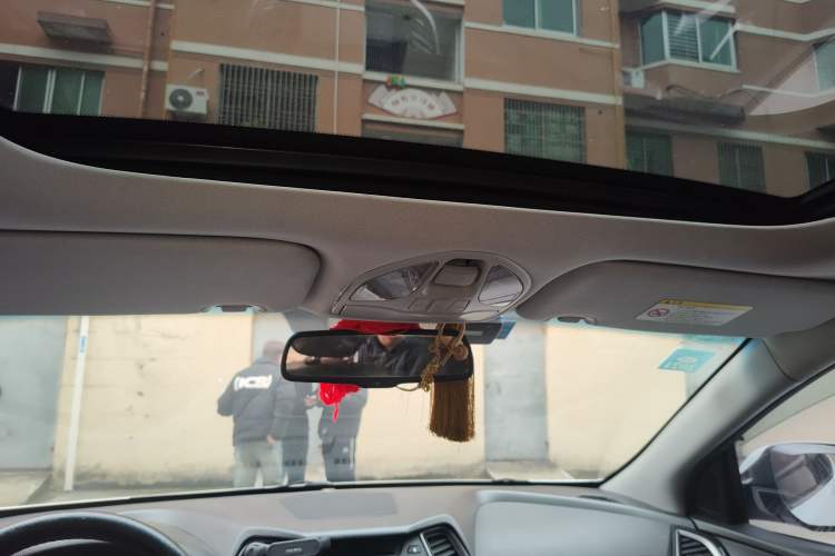 Used Hyundai Santa Fe 2015 2.4L Automatic Two-Wheel Drive Smart Version 5 Seats
