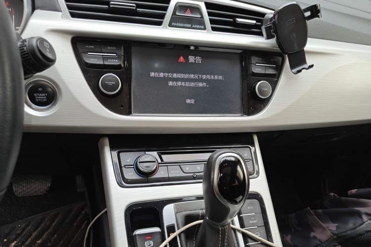 Used Geely Auto Emgrand X7 Sport 2018 1.8TD Automatic Two-Wheel Drive Smart Connect 4G Internet Edition Audio And AC Panel