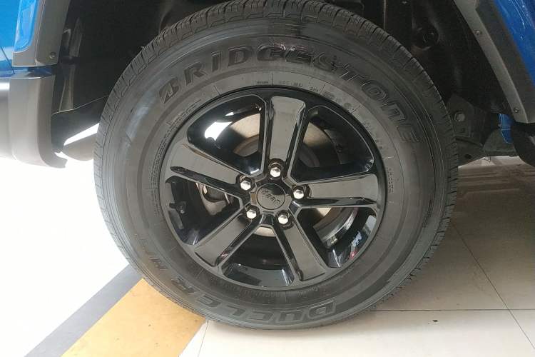 Used Jeep Wrangler 2022 2.0T High Altitude Four-Door Edition Right Rear Wheel Hub