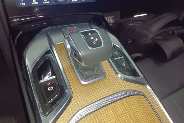 Used Hongqi E-HS9 2022 660 km Range Flagway Edition Six Seats Gear Lever