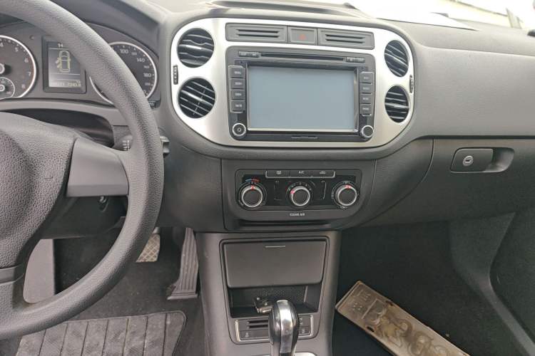 Used Volkswagen Tiguan L 2016 300TSI Automatic Two-Wheel Drive Trend Edition
