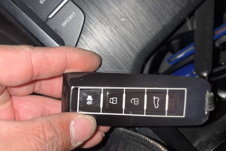 Used Wey VV5 2017 2.0T Ultra-Luxury Version Vehicle Key