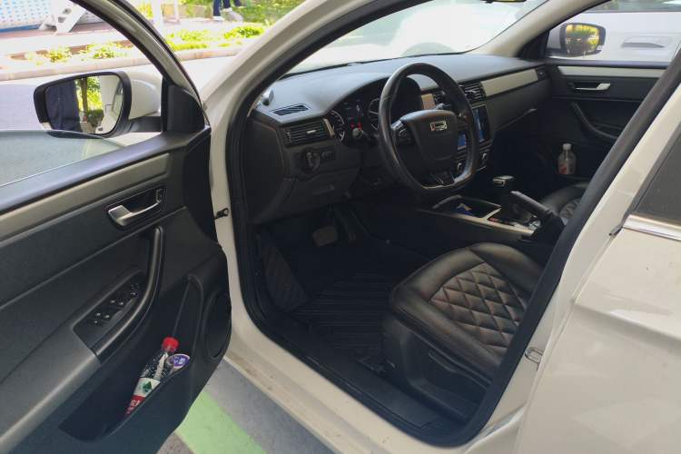 Used Qoros 3 2016 Sedan 1.6L Automatic Zhiyue Model
