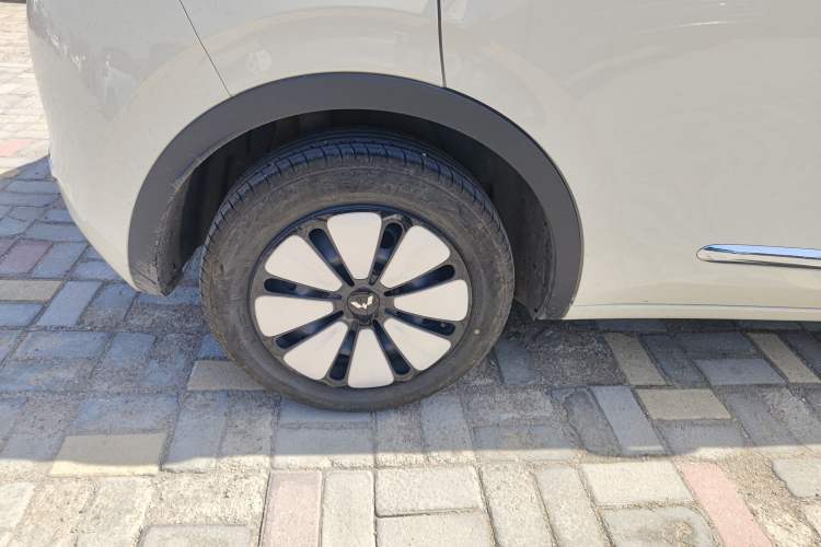 Used Wuling Bingo 2025 410 km Lingxi Deluxe Edition Right Rear Wheel Hub
