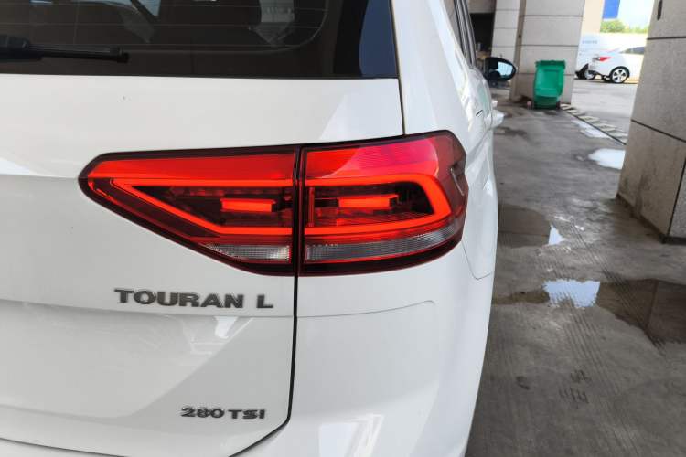 Used Volkswagen Touran 2018 Volkswagen Touran L 280TSI DSG Comfort Edition 7 Seats China VI Standard