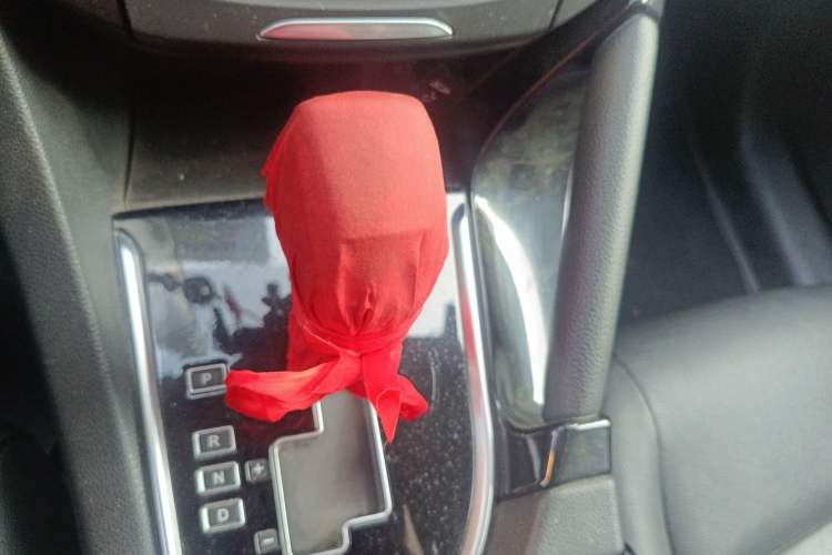 Used Dongfeng Aeolus AX7 2015 2.0L Automatic Zhiyi Trim
