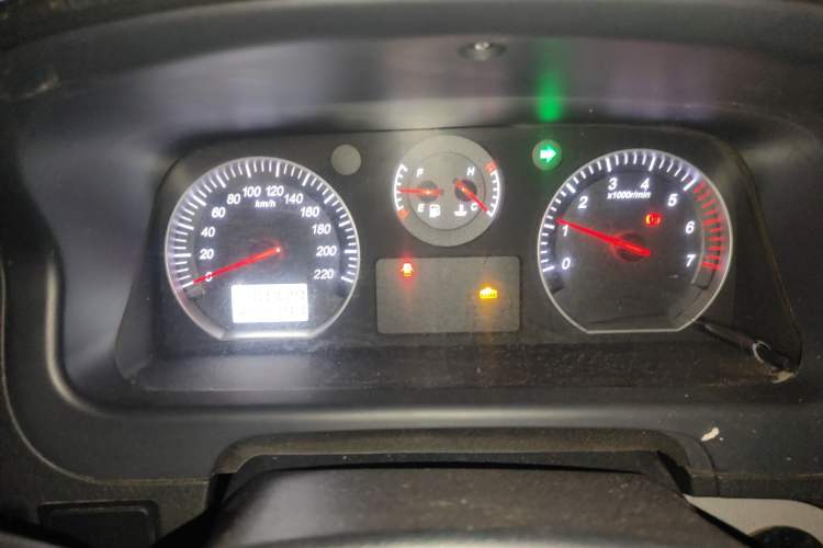 Used Foton Scenic G5 2019 2.0L Restyled New Express 6-Seater Multi-Purpose Passenger Vehicle 1TZ