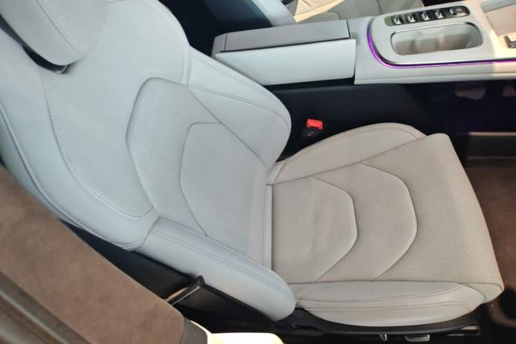 Used Xiaomi Auto SU7 2024 Four-Wheel Drive Ultra-Long Range Advanced Intelligent Driving Max Edition Right Front Seat