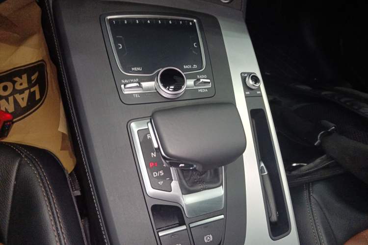 Used Audi Q5L 2020 Updated 40 TFSI Prestige Fashion Edition Gear Lever
