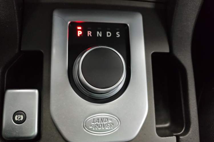 Used Land Rover Discovery 2016 3.0 SC Obsidian Black Heritage Edition SE
