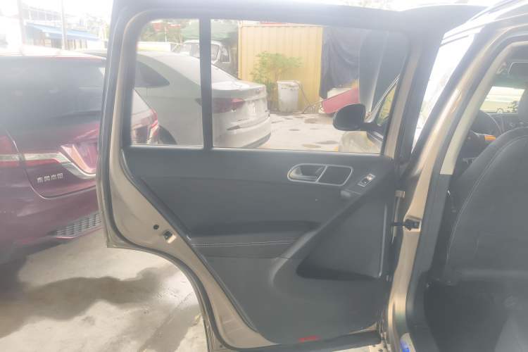 Used Volkswagen Tiguan 2016 300TSI Automatic Two-Wheel Drive Trend Edition Left Rear Door Interior