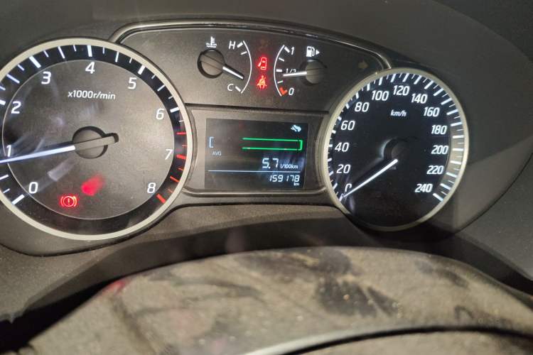 Used Nissan Sylphy 2016 1.6 XL Manual Luxury Edition Odometer Close Up