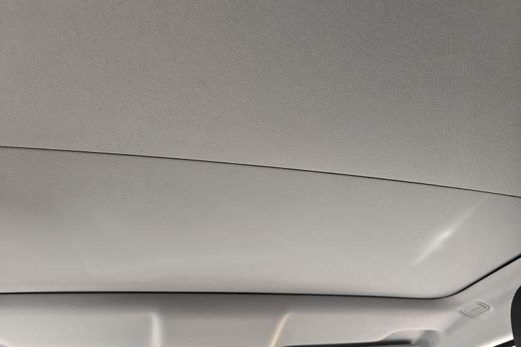 Used Land Rover Range Evoque 2018 240 PS SE Smart Brilliance Edition Headliner