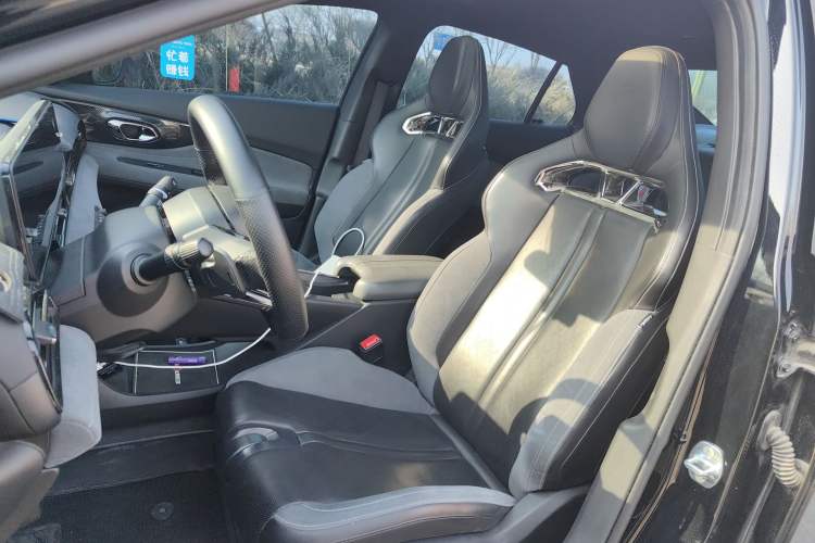 Used GAC Trumpchi EMPOW 2023 400T Automatic R PRO
