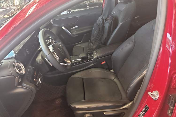 Used Mercedes-Benz A-Class 2022 Second Facelift A 200 L Sport Sedan Fashion Version
