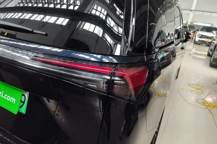 Used Buick GL8 New Energy 2025 Lu Shang Luxury Edition 7-Seater Exterior 3