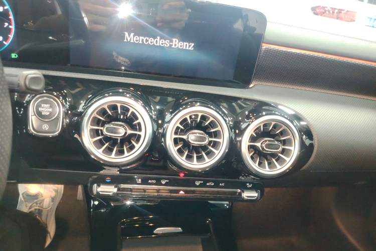 Used Mercedes-Benz A-Class 2022 Restyled A 200 L Sport Sedan Fashion Version Audio And AC Panel