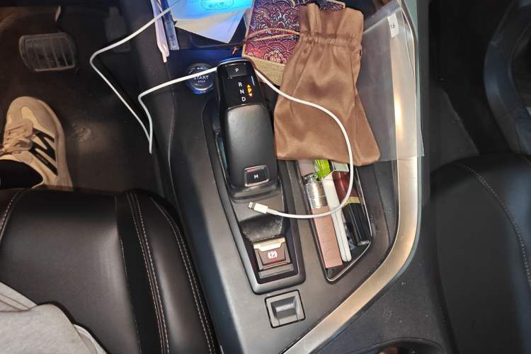 Used Peugeot 4008 2019 350THP First Edition Gear Lever