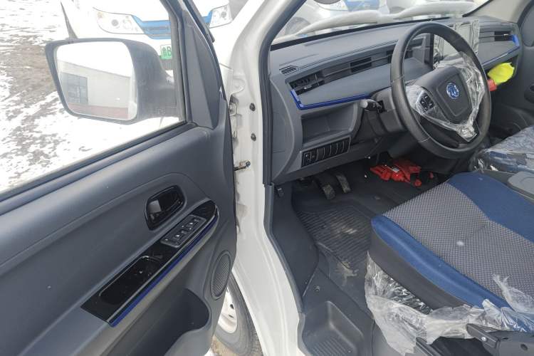 Used Dongfeng Yufeng EM27 2024 EM27L BYD CATL 41.86 kWh Interior 3