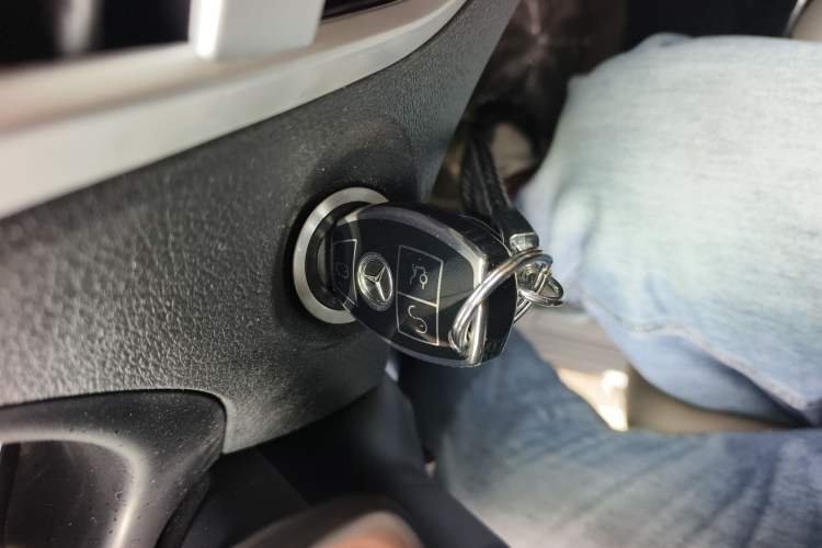 Used Mercedes-Benz Vito 2023 2.0T Elite Version 7 Seats