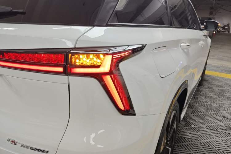 Used Changan CS75 PLUS iDD 2023 ZhiDian iDD Smart Leading Model