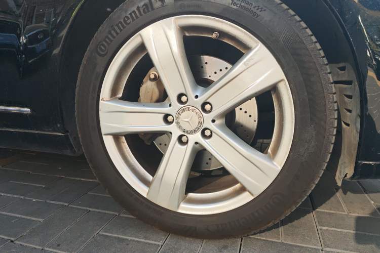 Used Mercedes-Benz S-Class 2010 S 300 L Luxury Model Right Front Wheel Hub