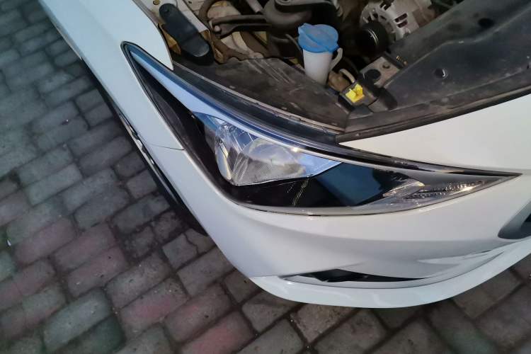 Used Hyundai Celesta 2018 1.6L Automatic GL Enjoyment Edition China VI compliant Right Front Headlight