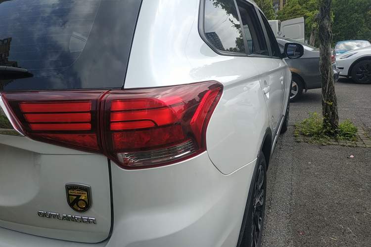 Used Mitsubishi Outlander 2020 2.0L Two-Wheel Drive Enjoyment Version 5 Seats