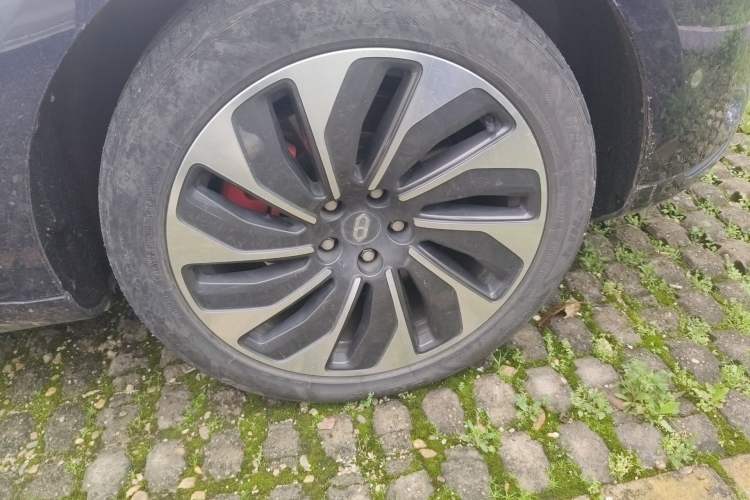 Used Hima AITO M5 2022 Extended-Range Four-Wheel Drive Flagship Edition Right Front Wheel Hub