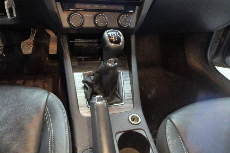 Used Skoda Octavia 2017 1.6L Manual Smart Drive Edition
