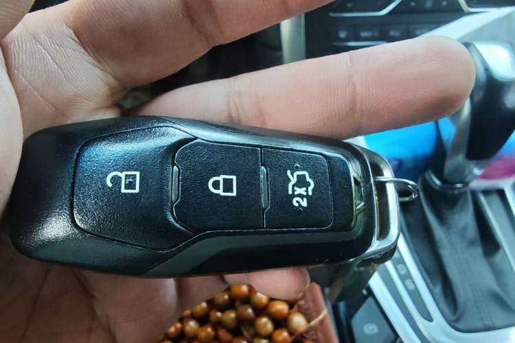 Used Ford Edge 2016 EcoBoost 245 Two-Wheel-Drive Titanium 7-Seater
