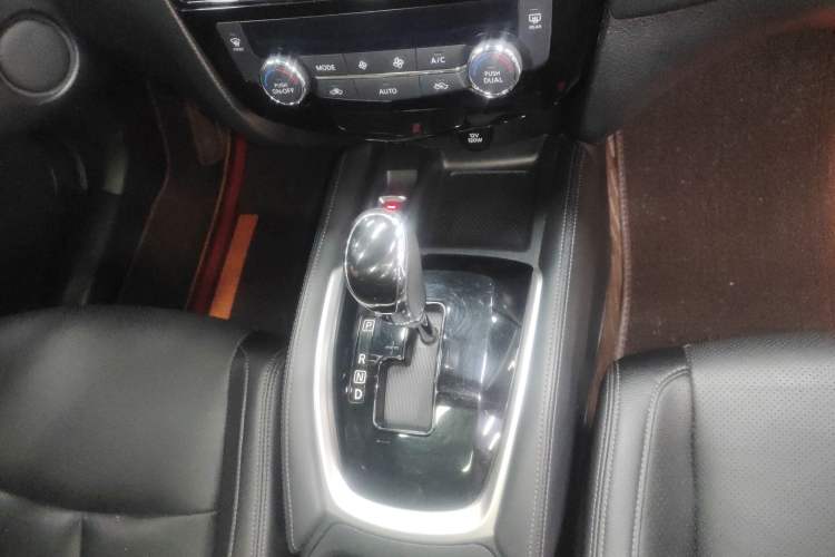 Used Nissan X-Trail 2023 Classic 2.0L Two-Wheel Drive Smart Connect Premium Edition Gear Lever