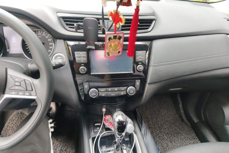 Used Nissan X-Trail 2017 2.5L CVT Leading Edition 4WD Audio And AC Panel