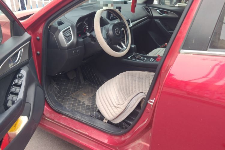 Used Mazda 3 Axela 2017 Sedan 1.5L Automatic Luxury Model Emission Standard China V Driver Seat