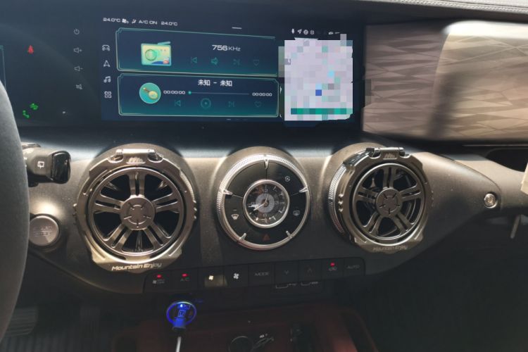 Used Tank 300 2023 City Edition 2.0T—Stylish as Ever Audio And AC Panel