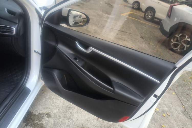 Used Hyundai Celesta 2017 1.6L Automatic Enjoyment Version GLS
