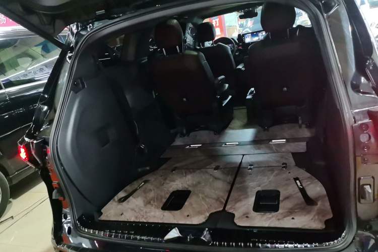 Used Toyota Granvia 2024 2.5L Hybrid Prestige PLUS Four-Wheel Drive Version Trunk