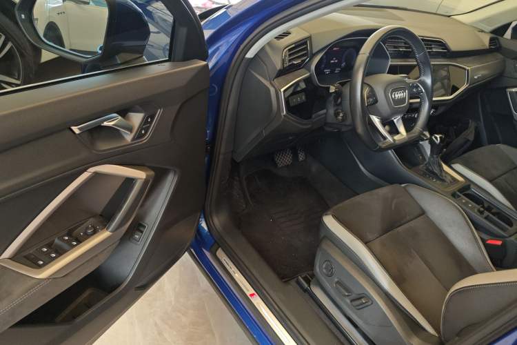 Used Audi Q3 2020 35 TFSI Fashion Dynamic Model Driver Seat