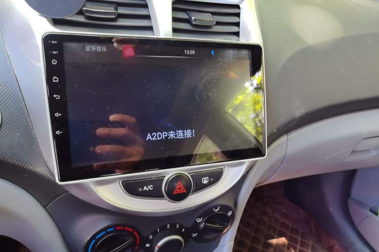 Used Hyundai Verna (older generation) 2014 1.4L Automatic Leading-Edge GLX Audio And AC Panel