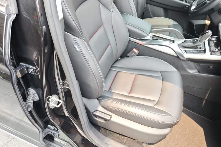 Used Geely Auto Emgrand X7 Sport 2018 1.8TD Automatic Two-Wheel Drive Smart Connect 4G Internet Edition