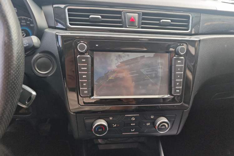 Used Dongfeng Fengon 580 2017 1.8L Manual Comfort Model Audio And AC Panel