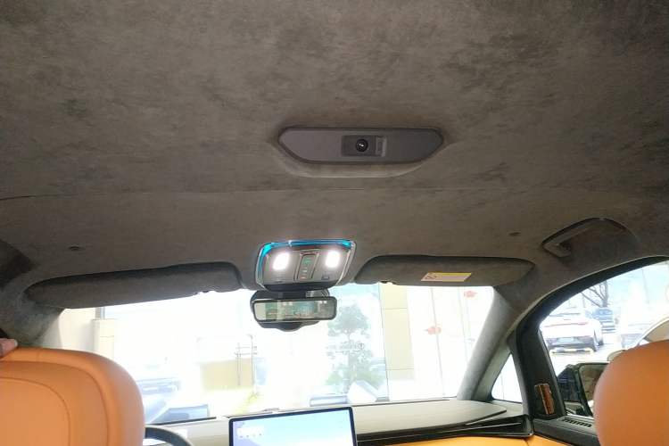 Used Geely Galaxy LEVC L380 2024 140-Degree 6-Seater All-Wheel-Drive Ultra
