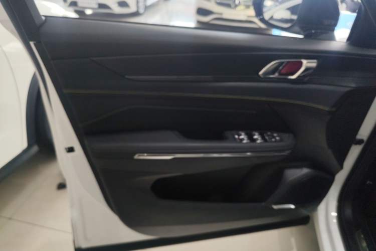 Used Lynk & Co 05 2023 2.0TD Two-Wheel Drive Shine Halo