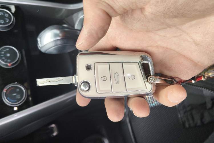 Used Volkswagen T-ROC 2018 280TSI DSG Two-Wheel Drive Advanced Version China V Emission Standard