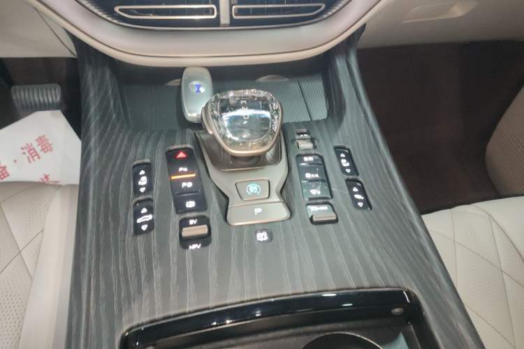 Used Denza D9 2022 DM-i 970 Four-Wheel Drive Flagship Model